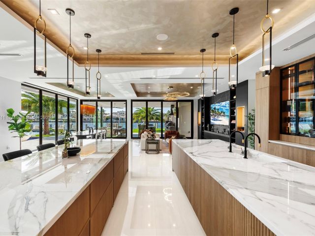 Продажа дома по адресу 501 Middle River Dr - фото 5697958