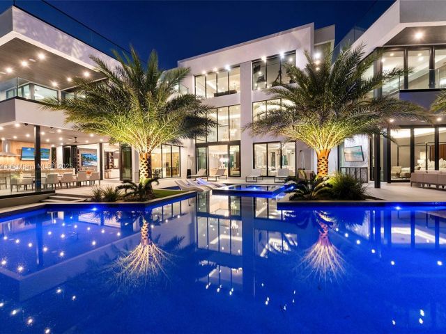 Продажа дома по адресу 501 Middle River Dr - фото 5697971