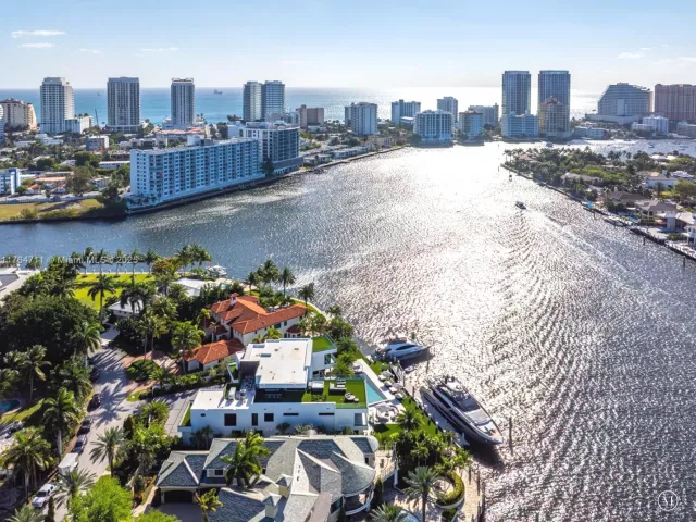 Продажа дома по адресу 501 Middle River Dr - фото 5697968