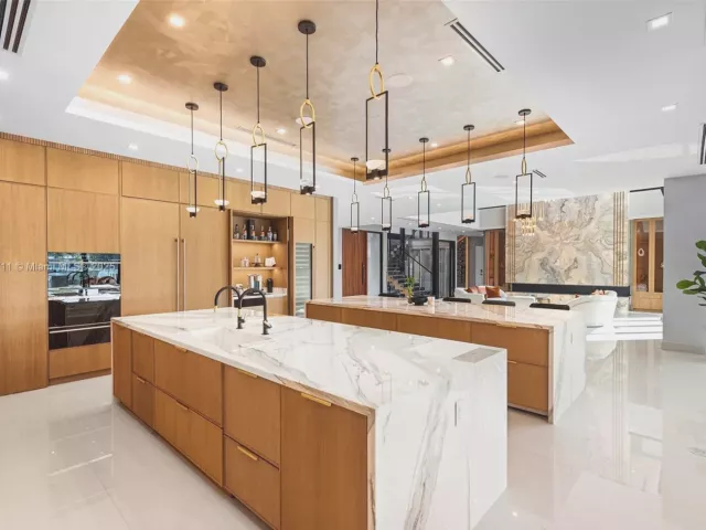 Продажа дома по адресу 501 Middle River Dr - фото 5697957