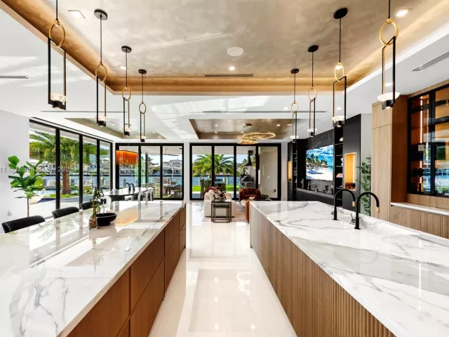 Продажа дома по адресу 501 Middle River Dr - фото 5697958