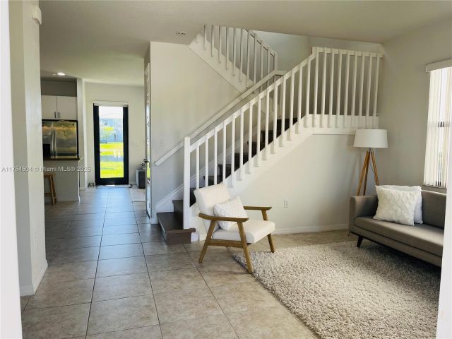 Продажа дома по адресу 616 NE 193rd St - фото 5703399