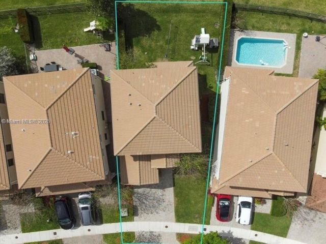 Продажа дома по адресу 616 NE 193rd St - фото 5703409