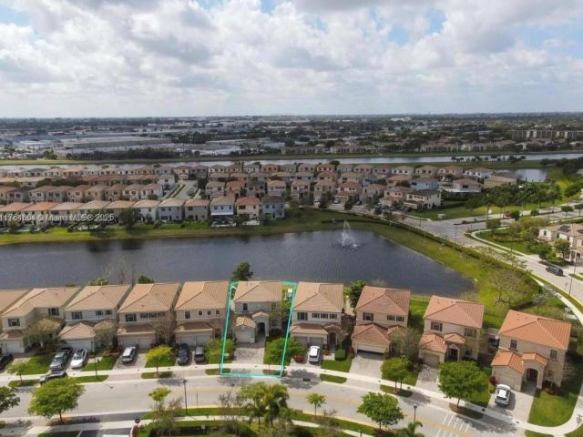 Продажа дома по адресу 616 NE 193rd St - фото 5703410