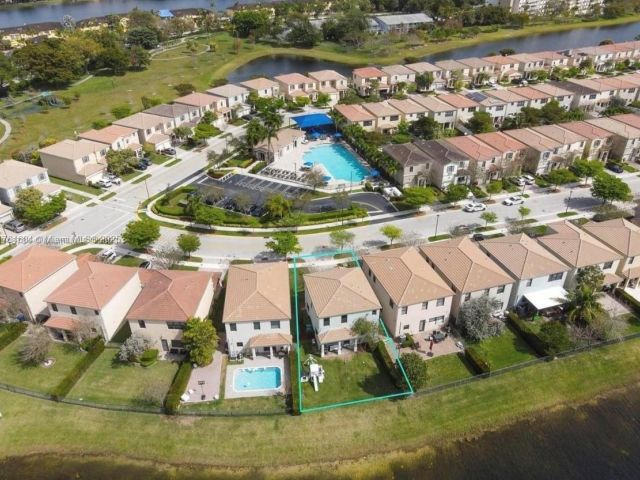 Продажа дома по адресу 616 NE 193rd St - фото 5703411