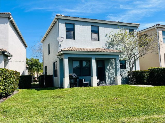 Продажа дома по адресу 616 NE 193rd St - фото 5703413