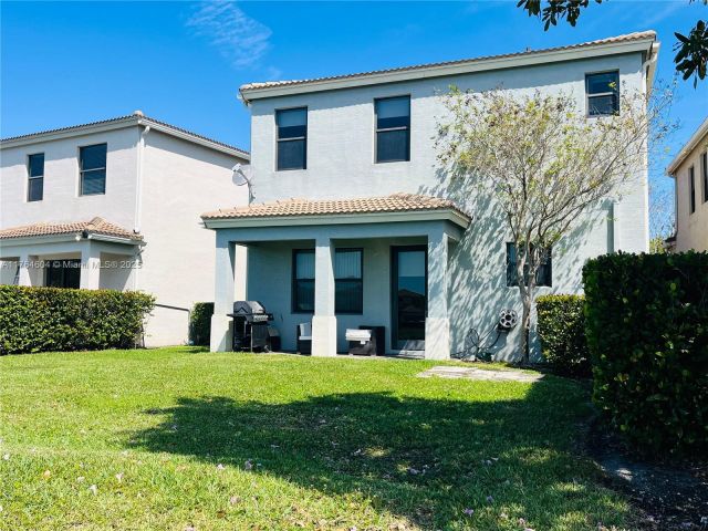 Продажа дома по адресу 616 NE 193rd St - фото 5703414