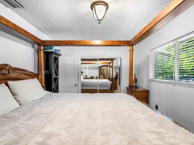 Продажа дома по адресу 5810 SW 22nd St - фото 7978676