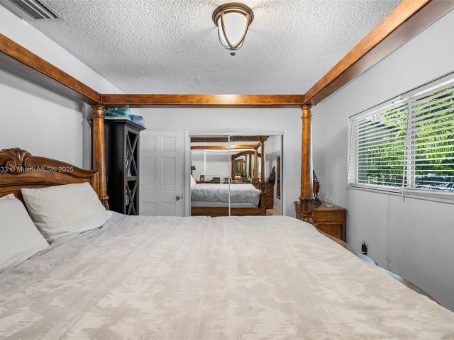 Продажа дома по адресу 5810 SW 22nd St - фото 5840685