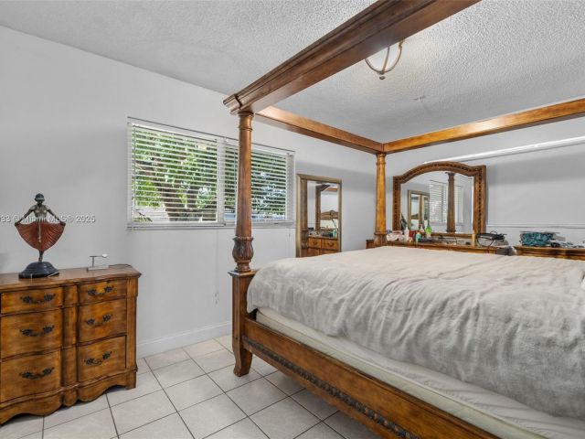 Продажа дома по адресу 5810 SW 22nd St - фото 5840687