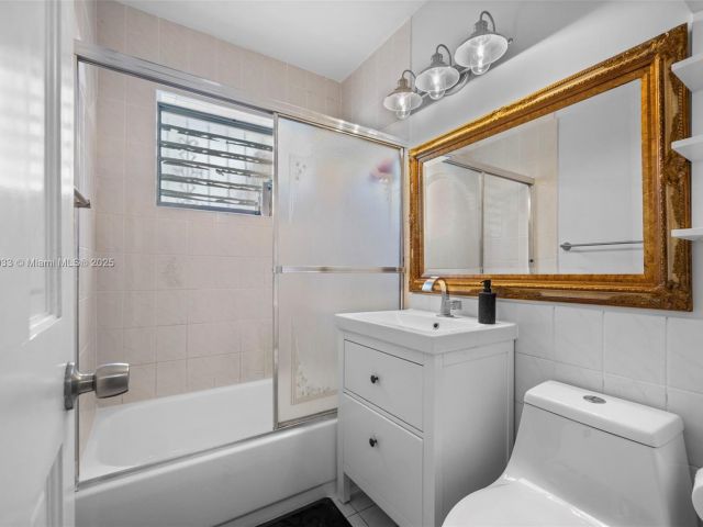 Продажа дома по адресу 5810 SW 22nd St - фото 5840689