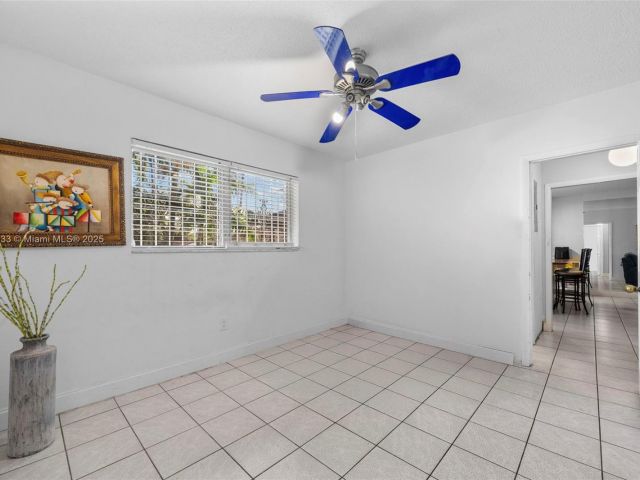 Продажа дома по адресу 5810 SW 22nd St - фото 5840691