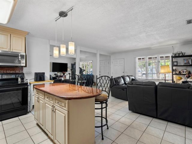 Продажа дома по адресу 5810 SW 22nd St - фото 5840695