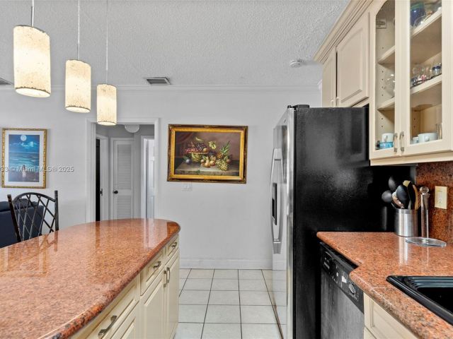 Продажа дома по адресу 5810 SW 22nd St - фото 5840697