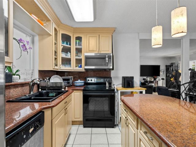 Продажа дома по адресу 5810 SW 22nd St - фото 5840701