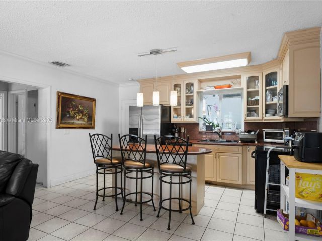 Продажа дома по адресу 5810 SW 22nd St - фото 5840707