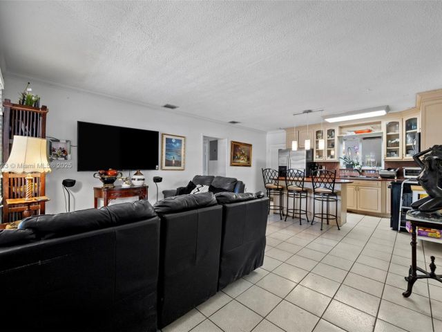 Продажа дома по адресу 5810 SW 22nd St - фото 5840712