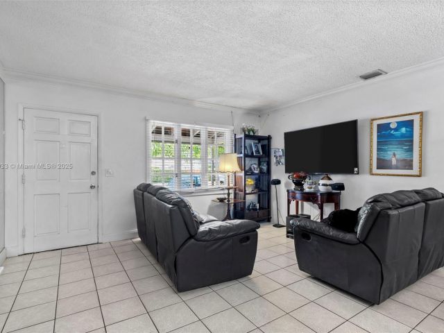 Продажа дома по адресу 5810 SW 22nd St - фото 5840714