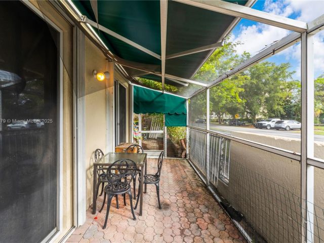 Продажа дома по адресу 789 NE 195th St - фото 5711147