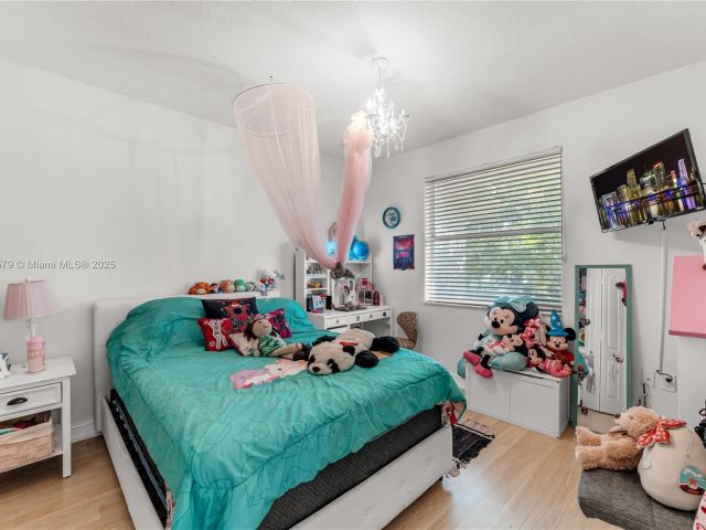 Продажа дома по адресу 789 NE 195th St - фото 5711152