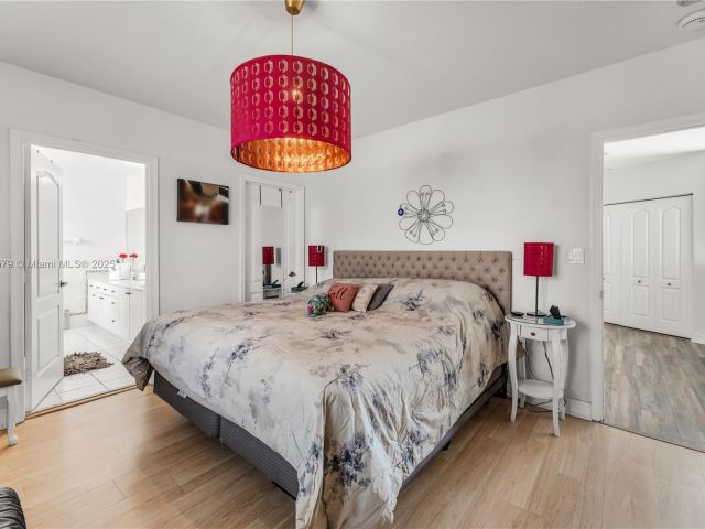 Продажа дома по адресу 789 NE 195th St - фото 5711154