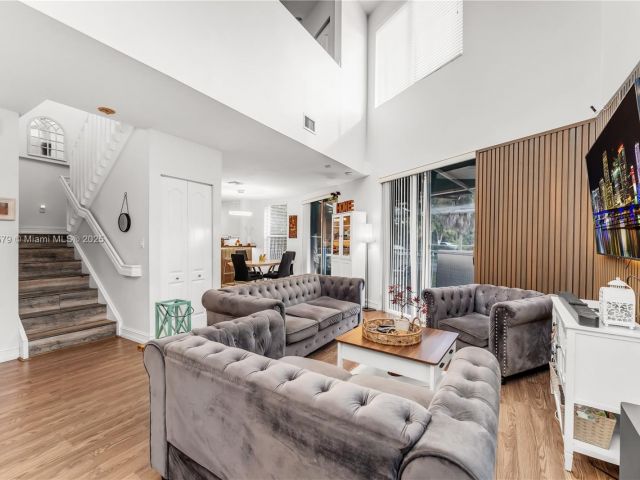 Продажа дома по адресу 789 NE 195th St - фото 5711159