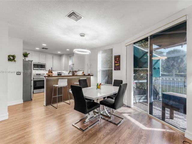 Продажа дома по адресу 789 NE 195th St - фото 5711160