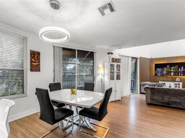 Продажа дома по адресу 789 NE 195th St - фото 5711161