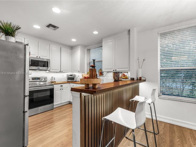 Продажа дома по адресу 789 NE 195th St - фото 5711162