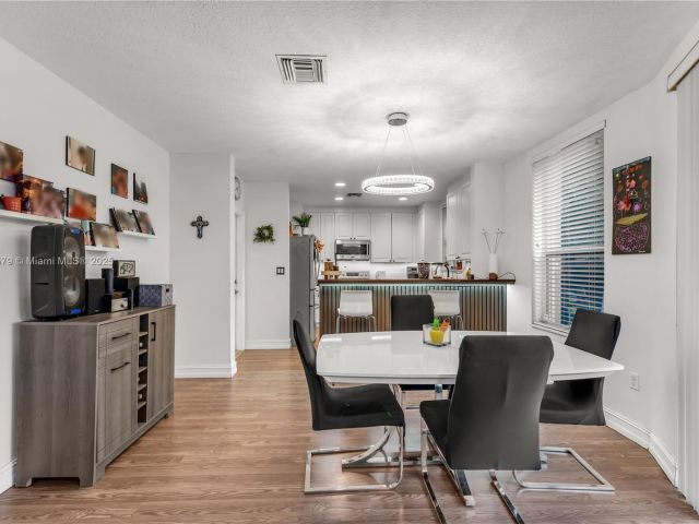 Продажа дома по адресу 789 NE 195th St - фото 5711163