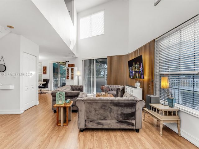 Продажа дома по адресу 789 NE 195th St - фото 5711164