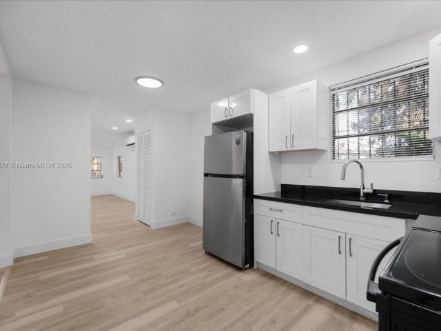 Продажа дома по адресу 2911 NW 30th St - фото 5703174