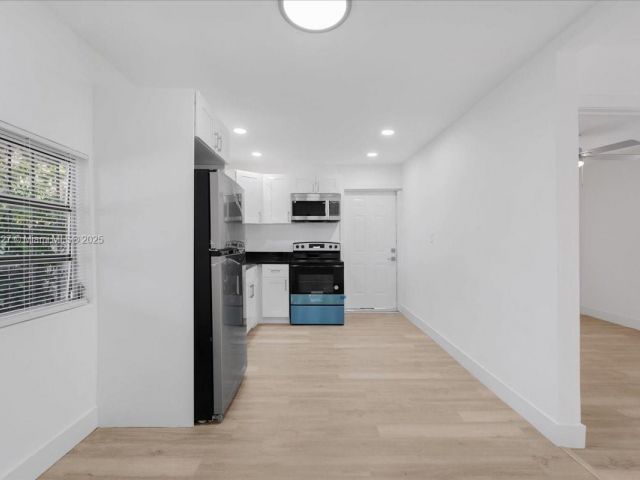 Продажа дома по адресу 2911 NW 30th St - фото 5703177