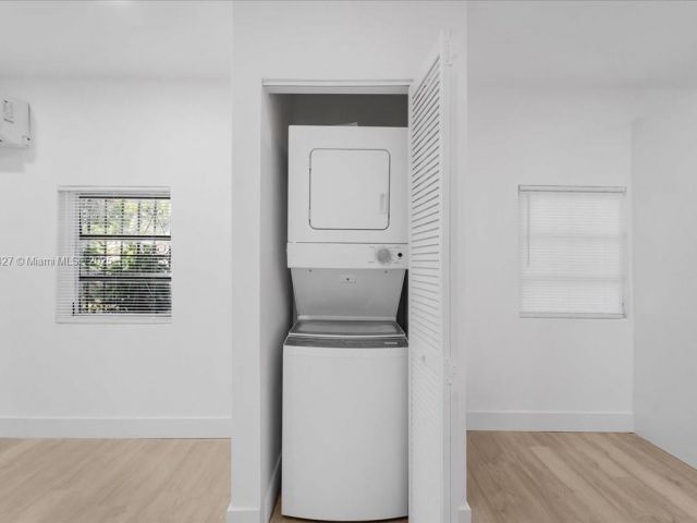 Продажа дома по адресу 2911 NW 30th St - фото 5703179