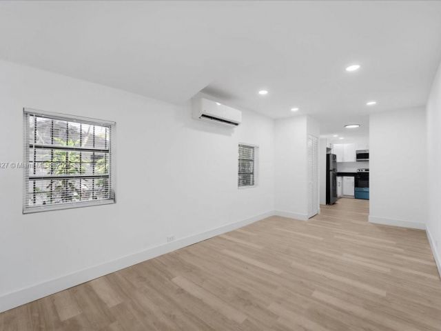 Продажа дома по адресу 2911 NW 30th St - фото 5703180