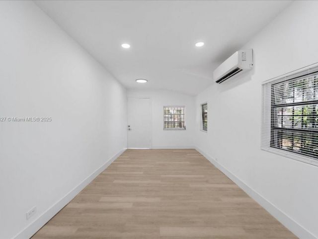 Продажа дома по адресу 2911 NW 30th St - фото 5703183