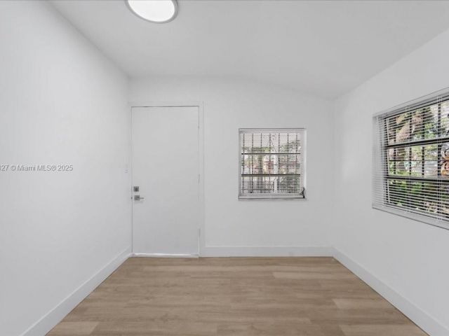 Продажа дома по адресу 2911 NW 30th St - фото 5703184