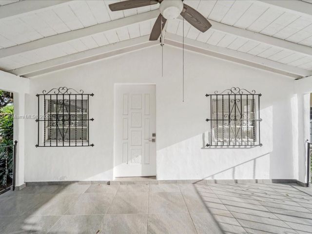 Продажа дома по адресу 2911 NW 30th St - фото 5703185