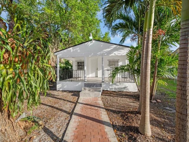 Продажа дома по адресу 2911 NW 30th St - фото 5703187