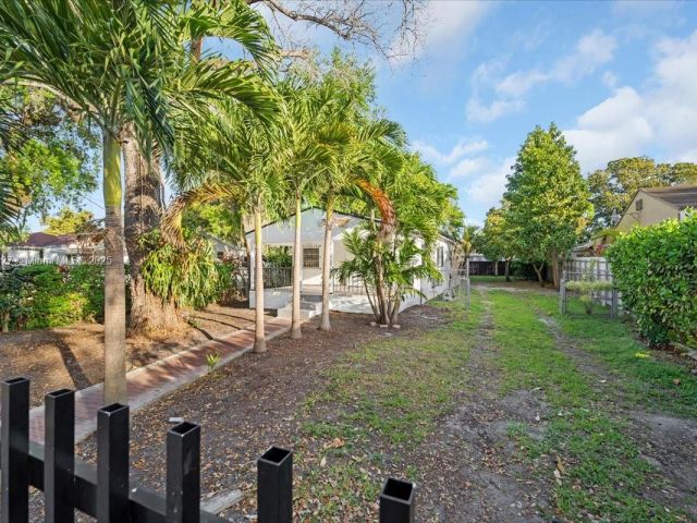 Продажа дома по адресу 2911 NW 30th St - фото 5703188