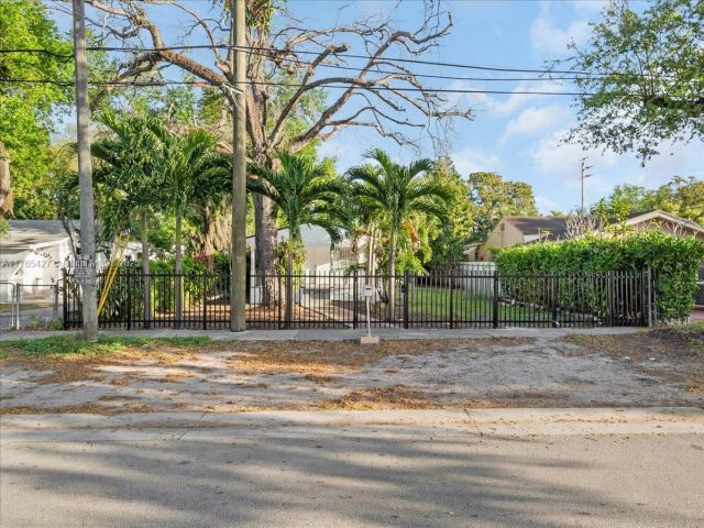 Продажа дома по адресу 2911 NW 30th St - фото 5703190