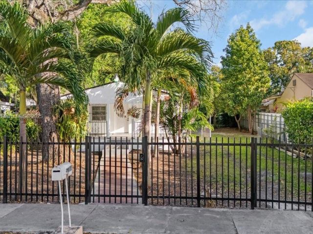 Продажа дома по адресу 2911 NW 30th St - фото 5703191