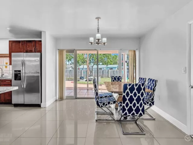 Продажа дома по адресу 4401 Johnson St - фото 5806219