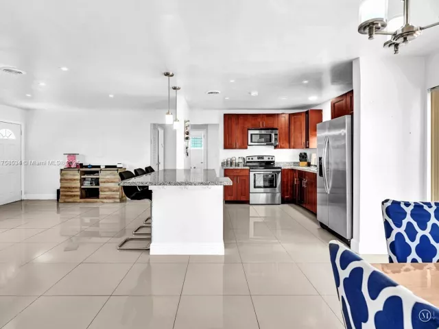 Продажа дома по адресу 4401 Johnson St - фото 5806220