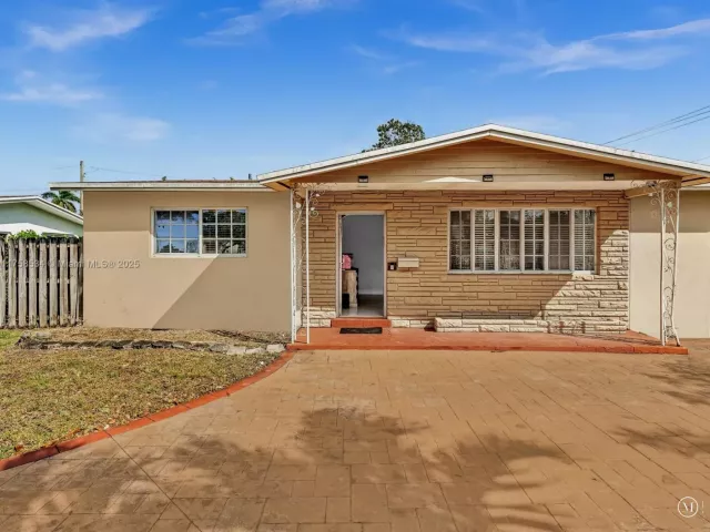 Продажа дома по адресу 4401 Johnson St - фото 5806226