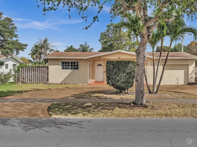 Продажа дома по адресу 4401 Johnson St - фото 5806229