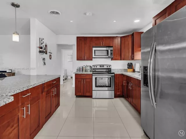 Продажа дома по адресу 4401 Johnson St - фото 5806215