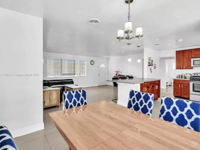 Продажа дома по адресу 4401 Johnson St - фото 5806216