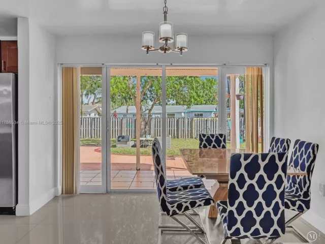 Продажа дома по адресу 4401 Johnson St - фото 5806218