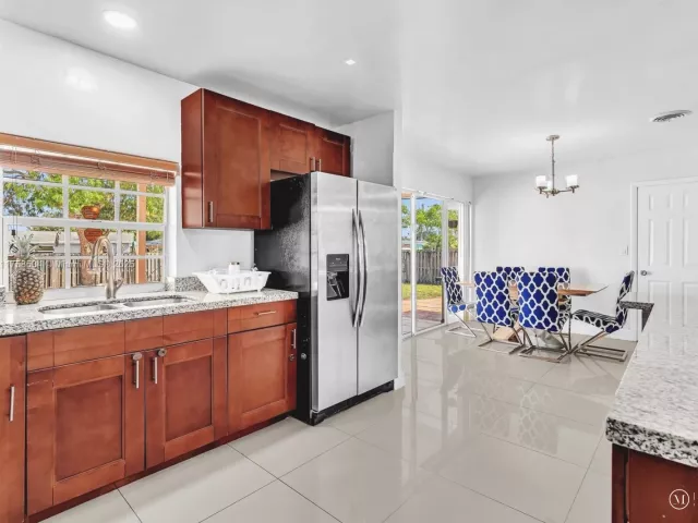 Продажа дома по адресу 4401 Johnson St - фото 5806210